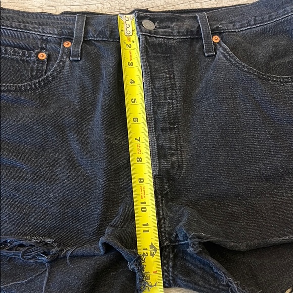 Levi's 501‎ Black Jean Shorts High-Waisted Frayed Hem Size 32 - Picture 6 of 12